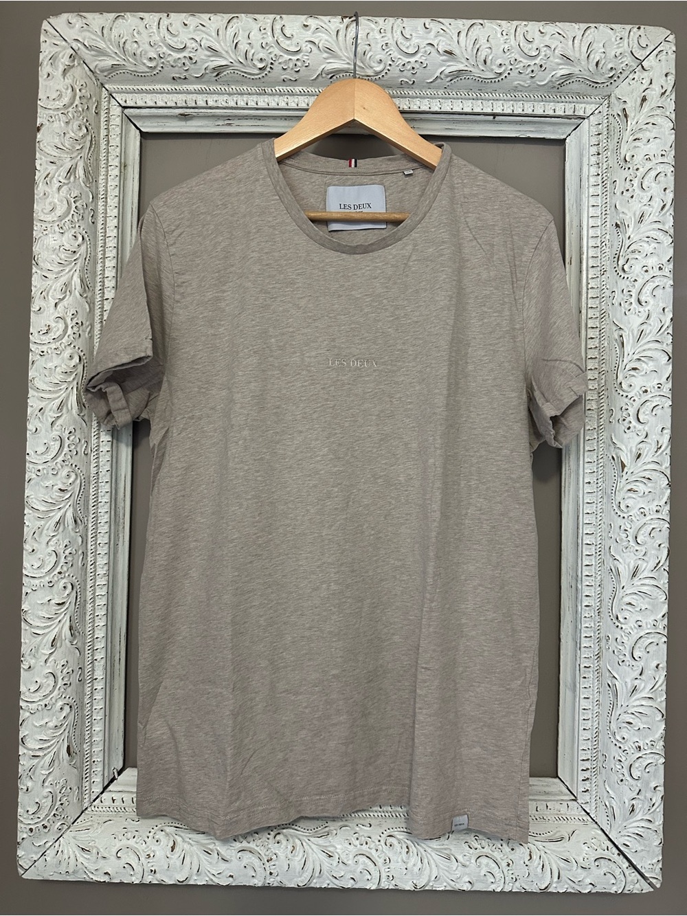 Les Deux Men's Short Sleeve Crew Tee in Taupe. Size XL
